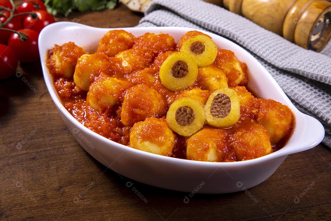 Restaurante Nhoque Calabresa E Frango Imagem JPG