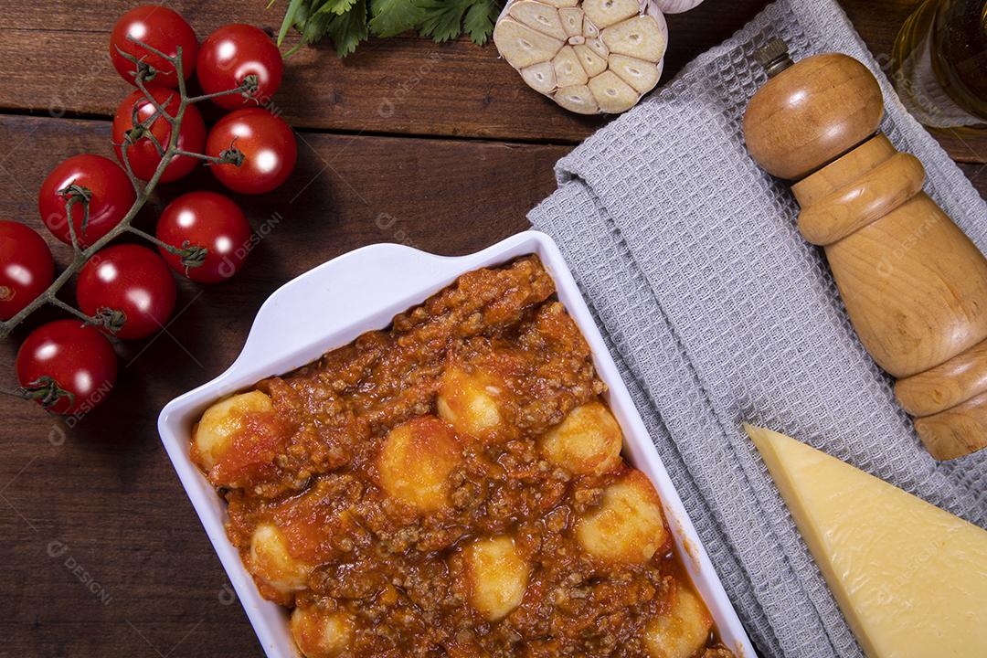 Restaurante Nhoque Calabresa E Frango Imagem JPG