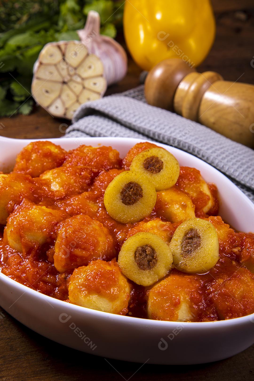 Restaurante Nhoque Calabresa E Frango Imagem JPG