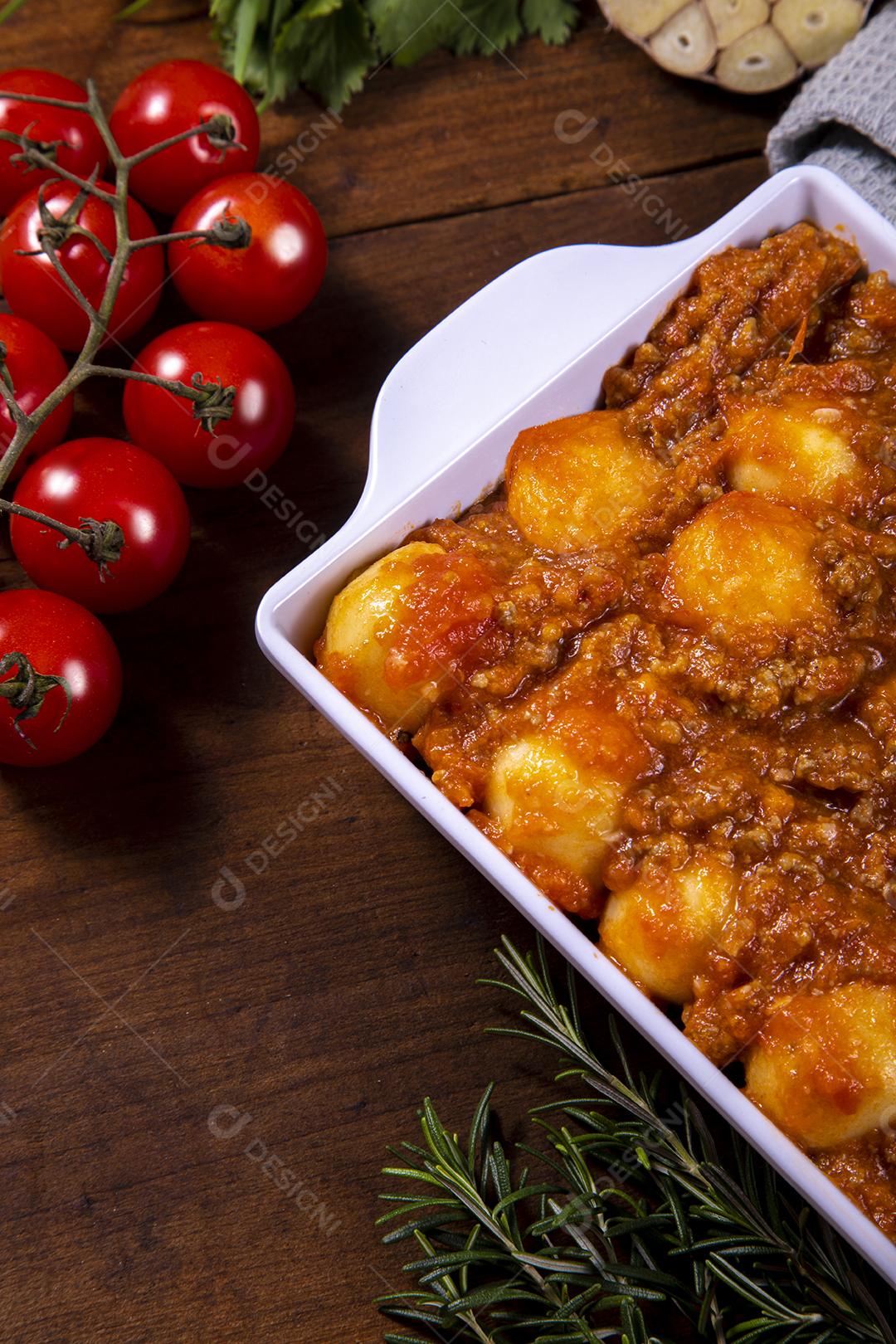 Restaurante Nhoque Calabresa E Frango Imagem JPG