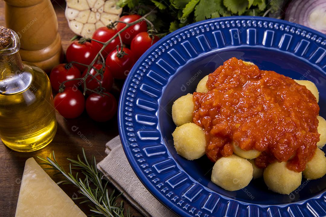 Restaurante Nhoque Calabresa E Frango Imagem JPG