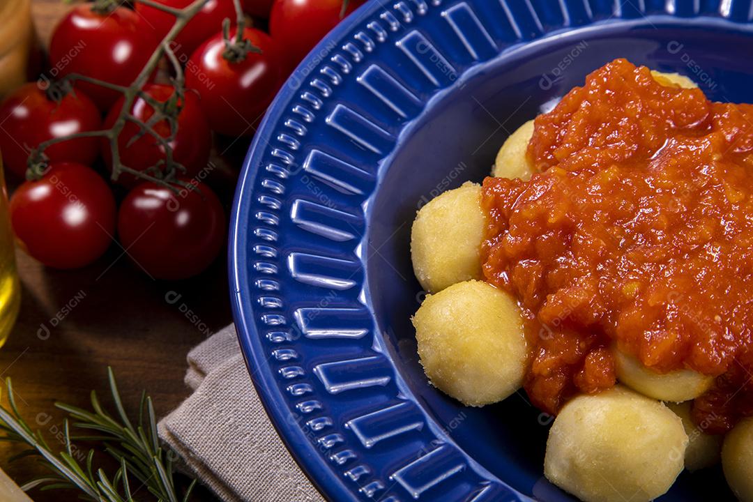 Restaurante Nhoque Calabresa E Frango Imagem JPG