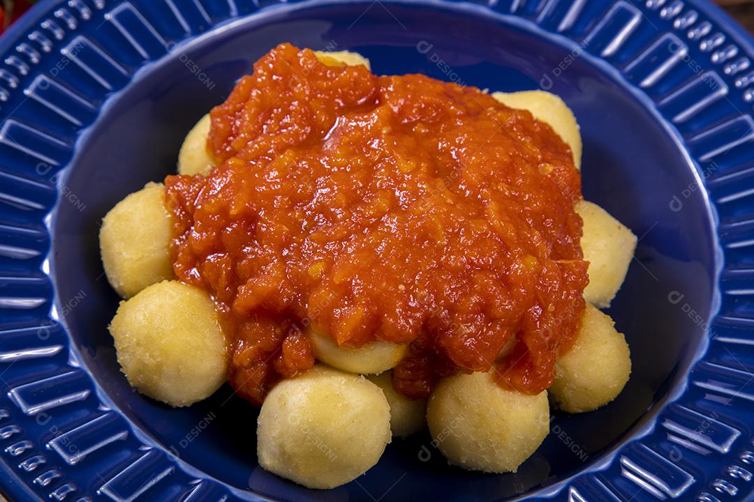 Restaurante Nhoque Calabresa E Frango Imagem JPG