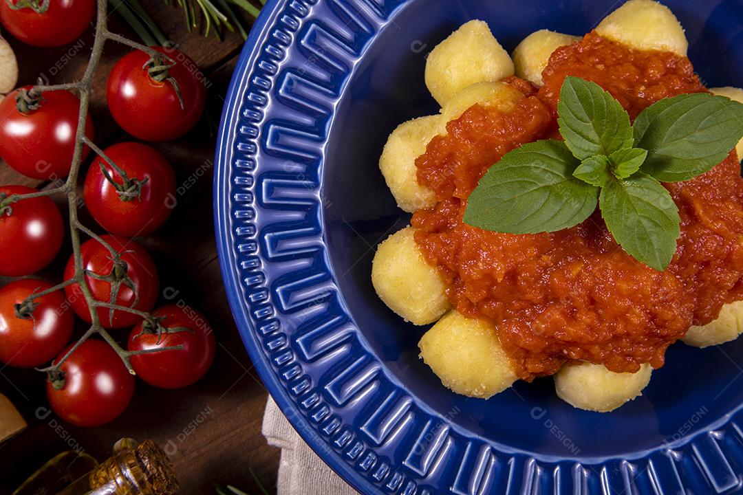 Restaurante Nhoque Calabresa E Frango Imagem JPG