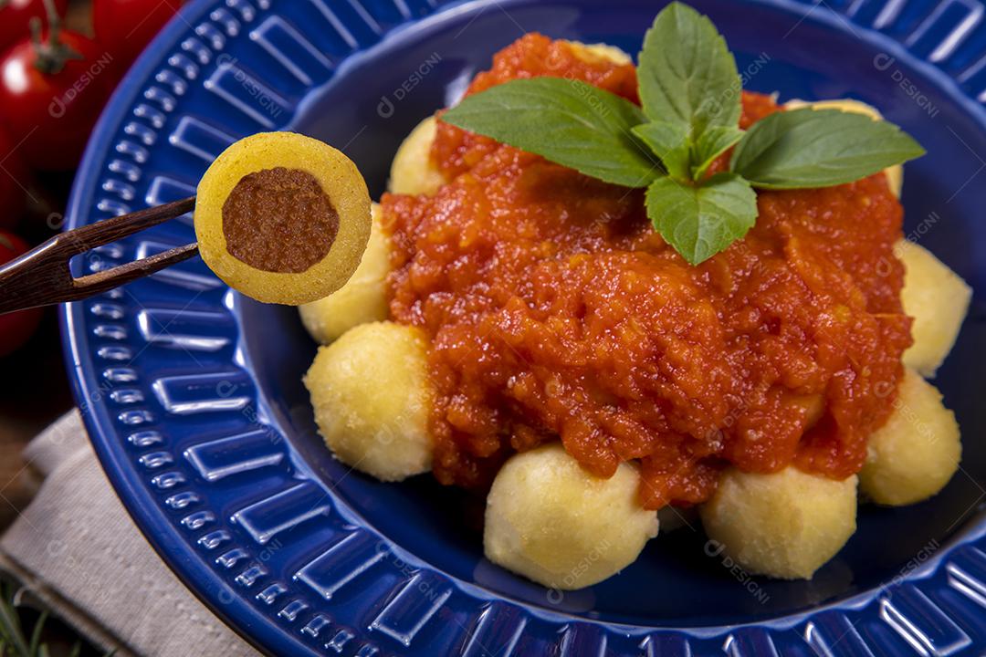 Restaurante Nhoque Calabresa E Frango Imagem JPG