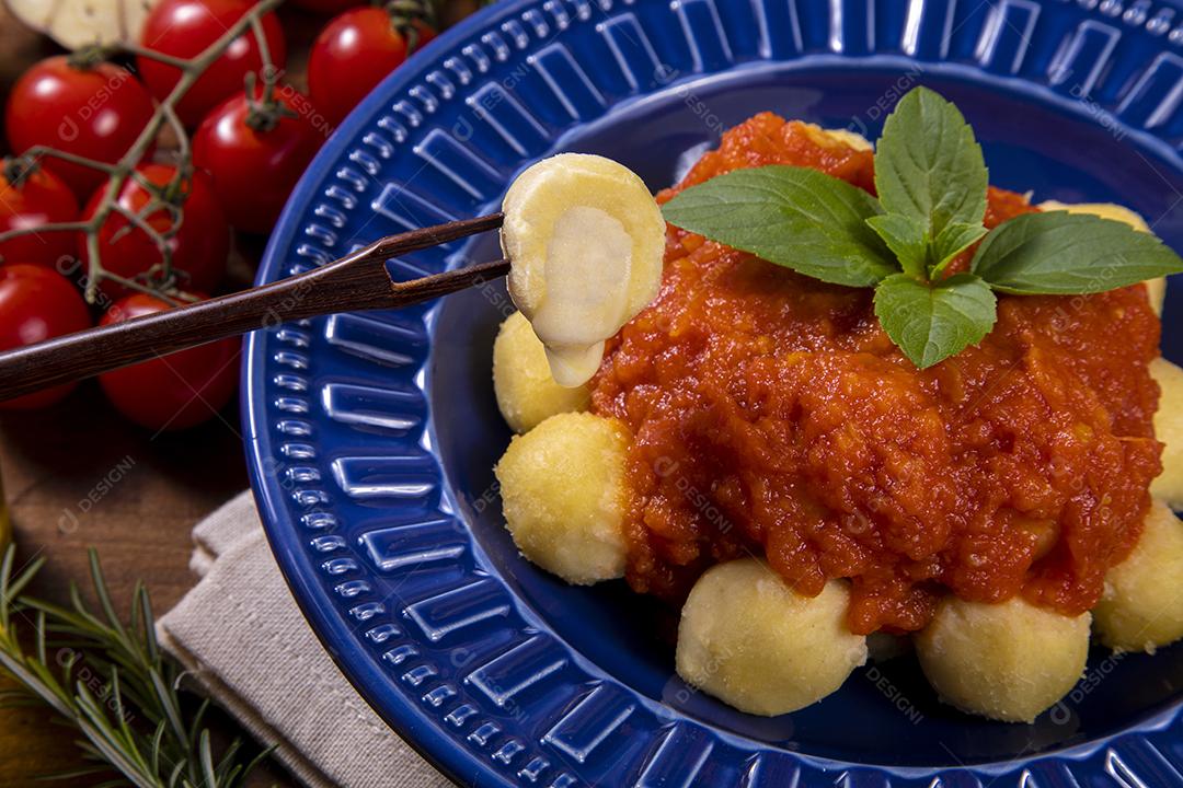 Restaurante Nhoque Calabresa E Frango Imagem JPG