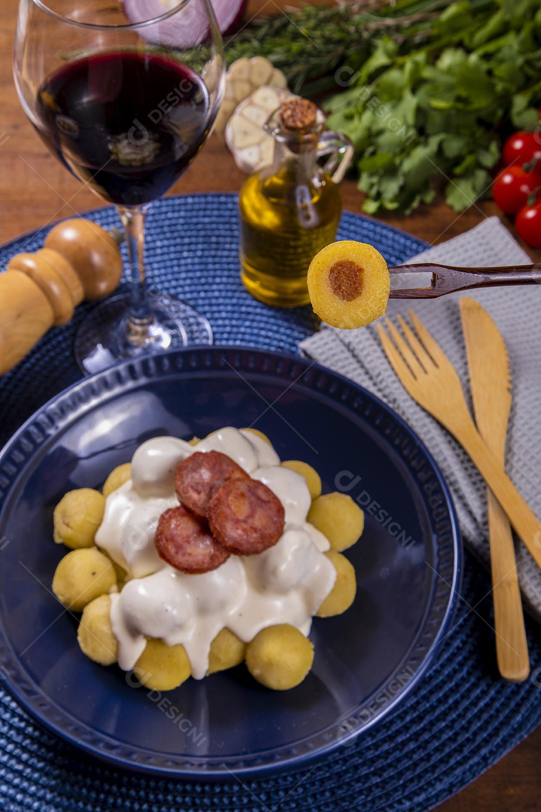 Restaurante Nhoque Calabresa E Frango Imagem JPG