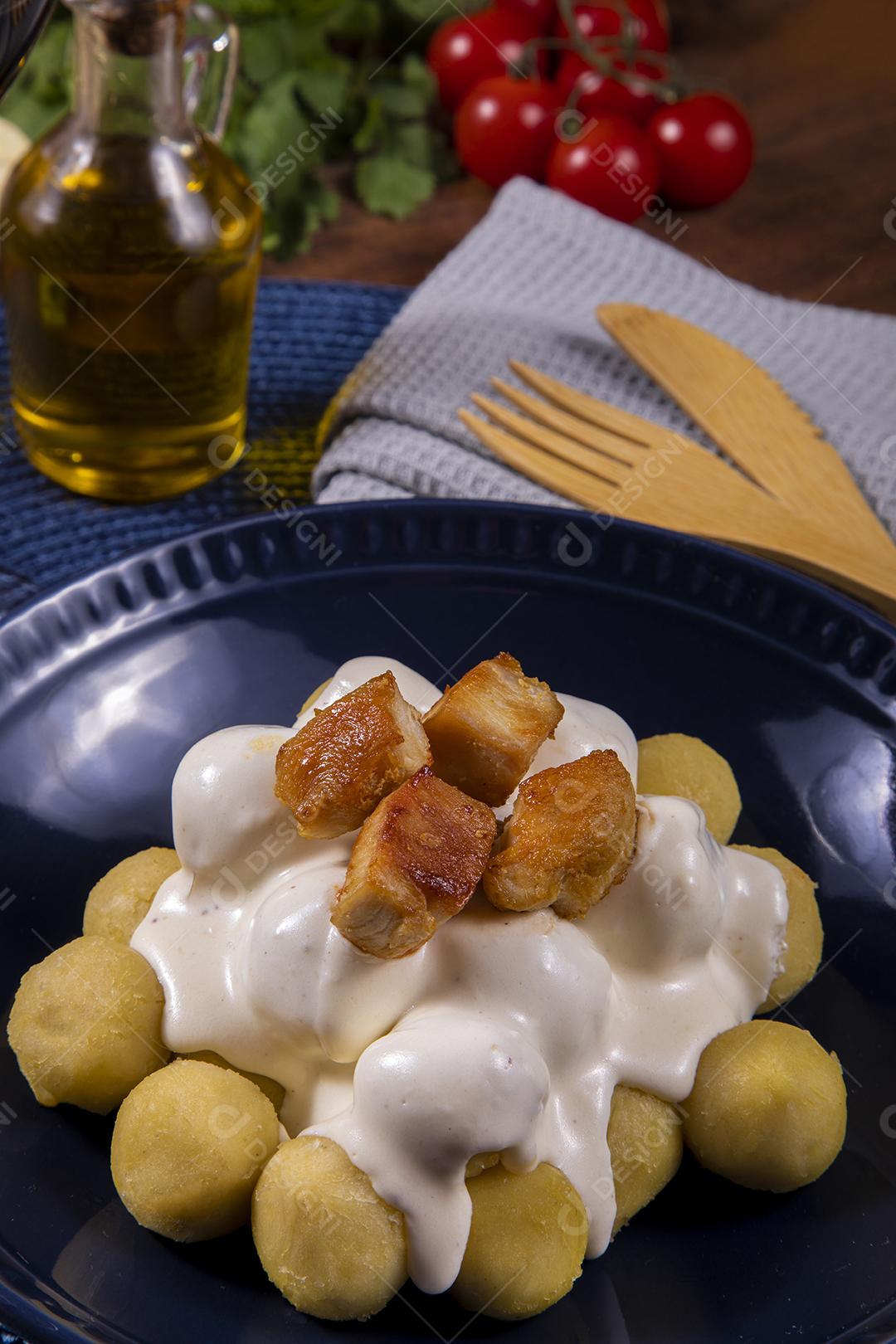 Restaurante Nhoque Calabresa E Frango Imagem JPG
