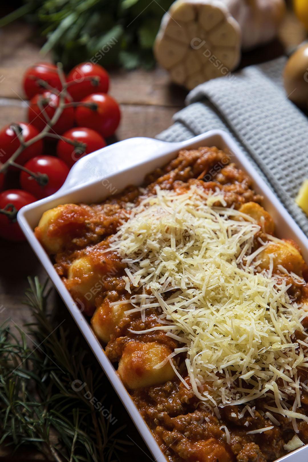 Restaurante Nhoque Calabresa E Frango Imagem JPG