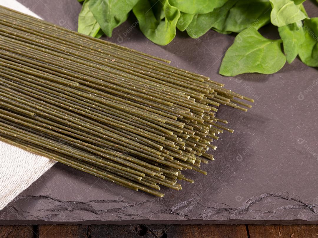 Vegetariano Macarrão Vegan De Espinafre Comida Saudável Imagem JPG