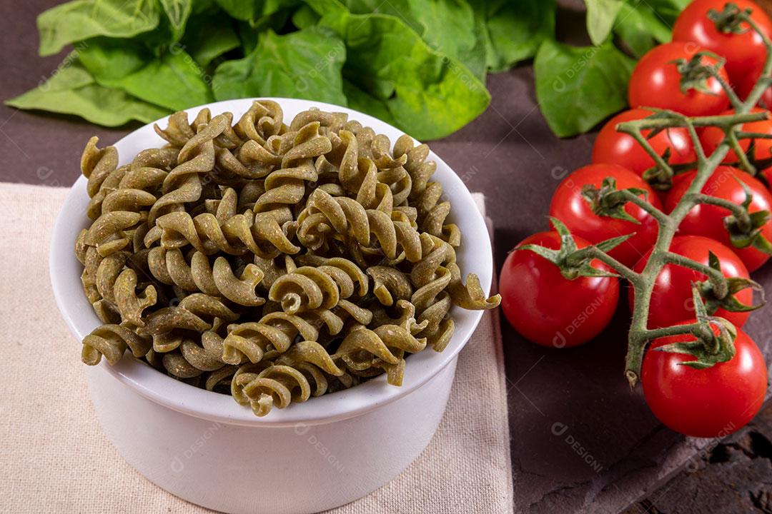 Vegetariano Macarrão Vegan De Espinafre Comida Saudável Imagem JPG