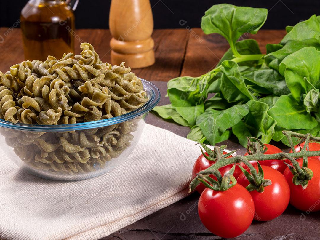 Vegetariano Macarrão Vegan De Espinafre Comida Saudável Imagem JPG
