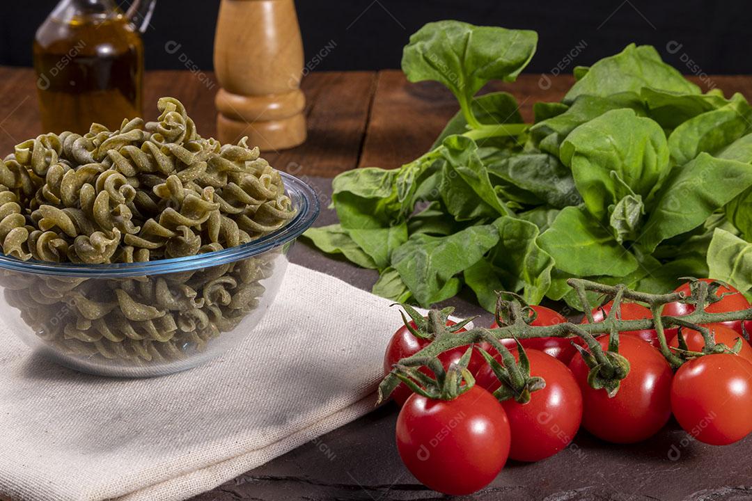 Vegetariano Macarrão Vegan De Espinafre Comida Saudável Imagem JPG