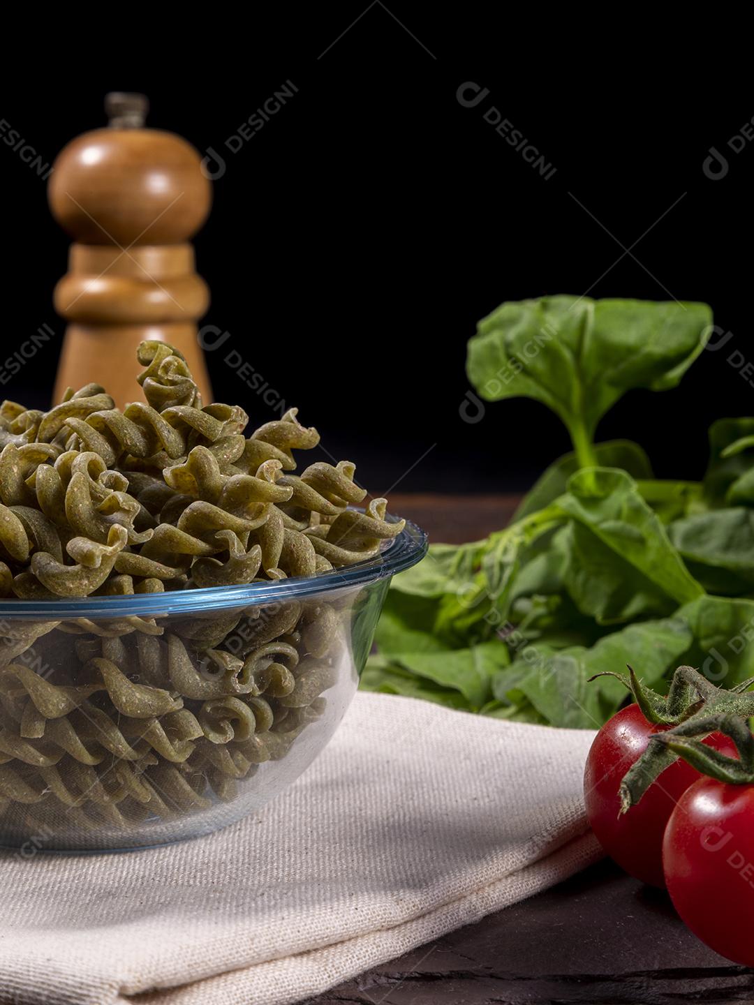 Vegetariano Macarrão Vegan De Espinafre Comida Saudável Imagem JPG