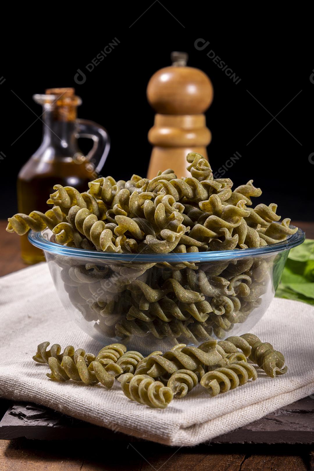 Vegetariano Macarrão Vegan De Espinafre Comida Saudável Imagem JPG