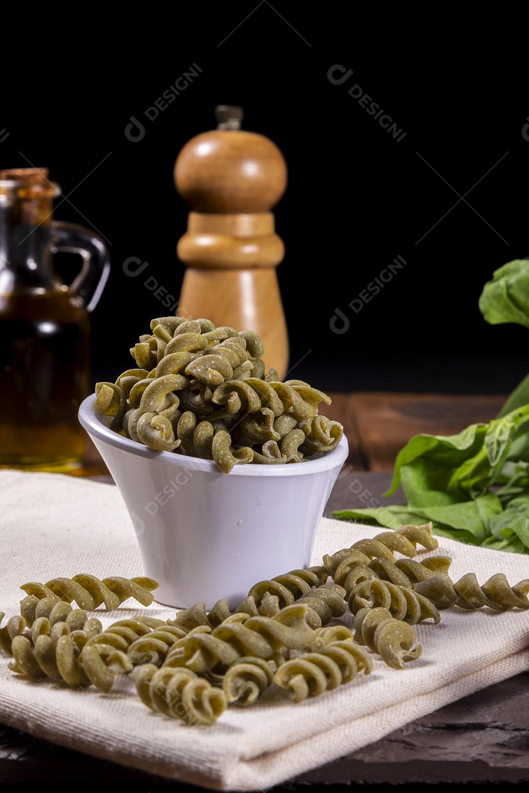 Vegetariano Macarrão Vegan De Espinafre Comida Saudável Imagem JPG