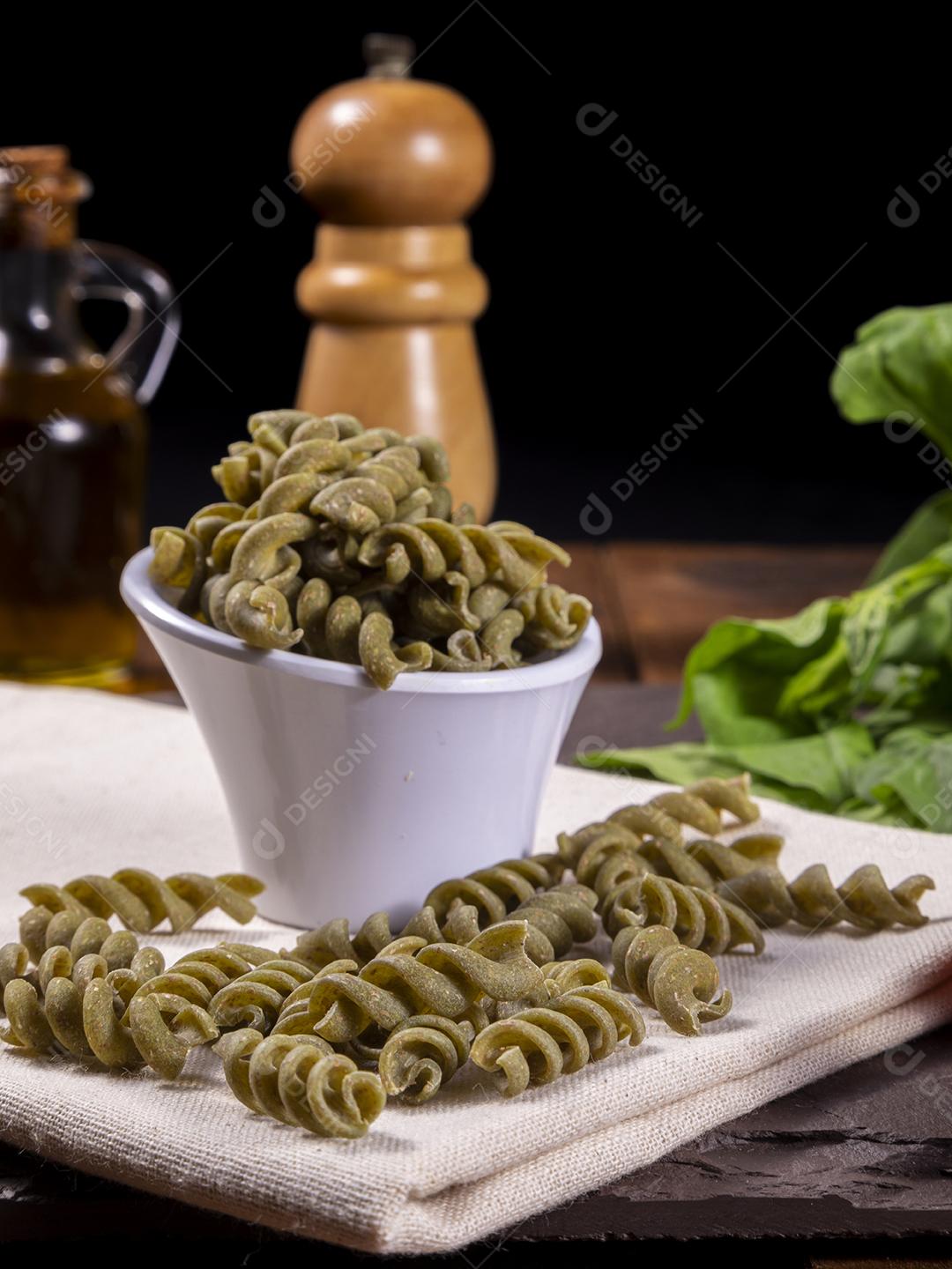 Vegetariano Macarrão Vegan De Espinafre Comida Saudável Imagem JPG