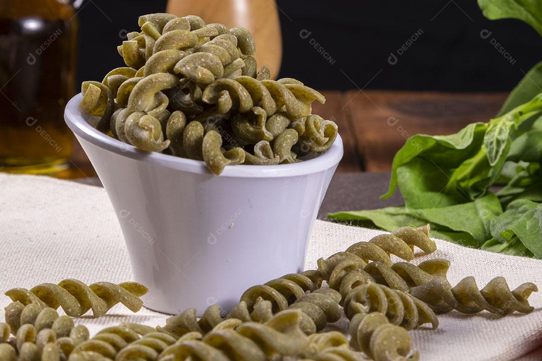 Vegetariano Macarrão Vegan De Espinafre Comida Saudável Imagem JPG