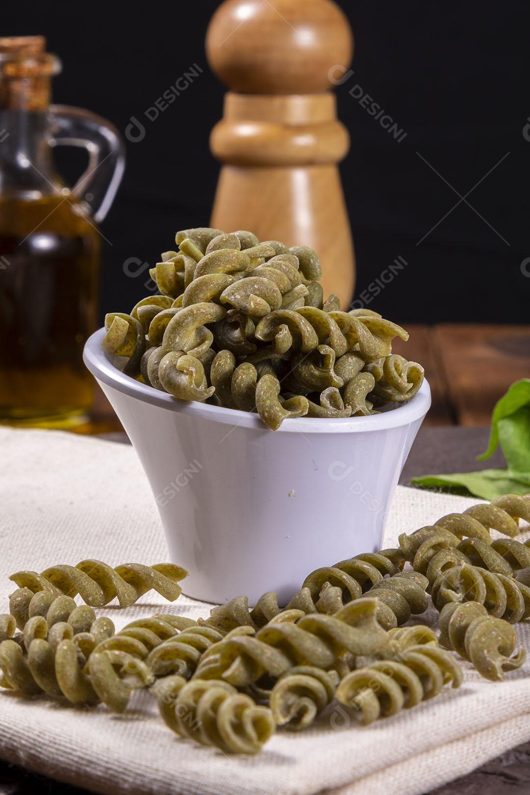 Vegetariano Macarrão Vegan De Espinafre Comida Saudável Imagem JPG
