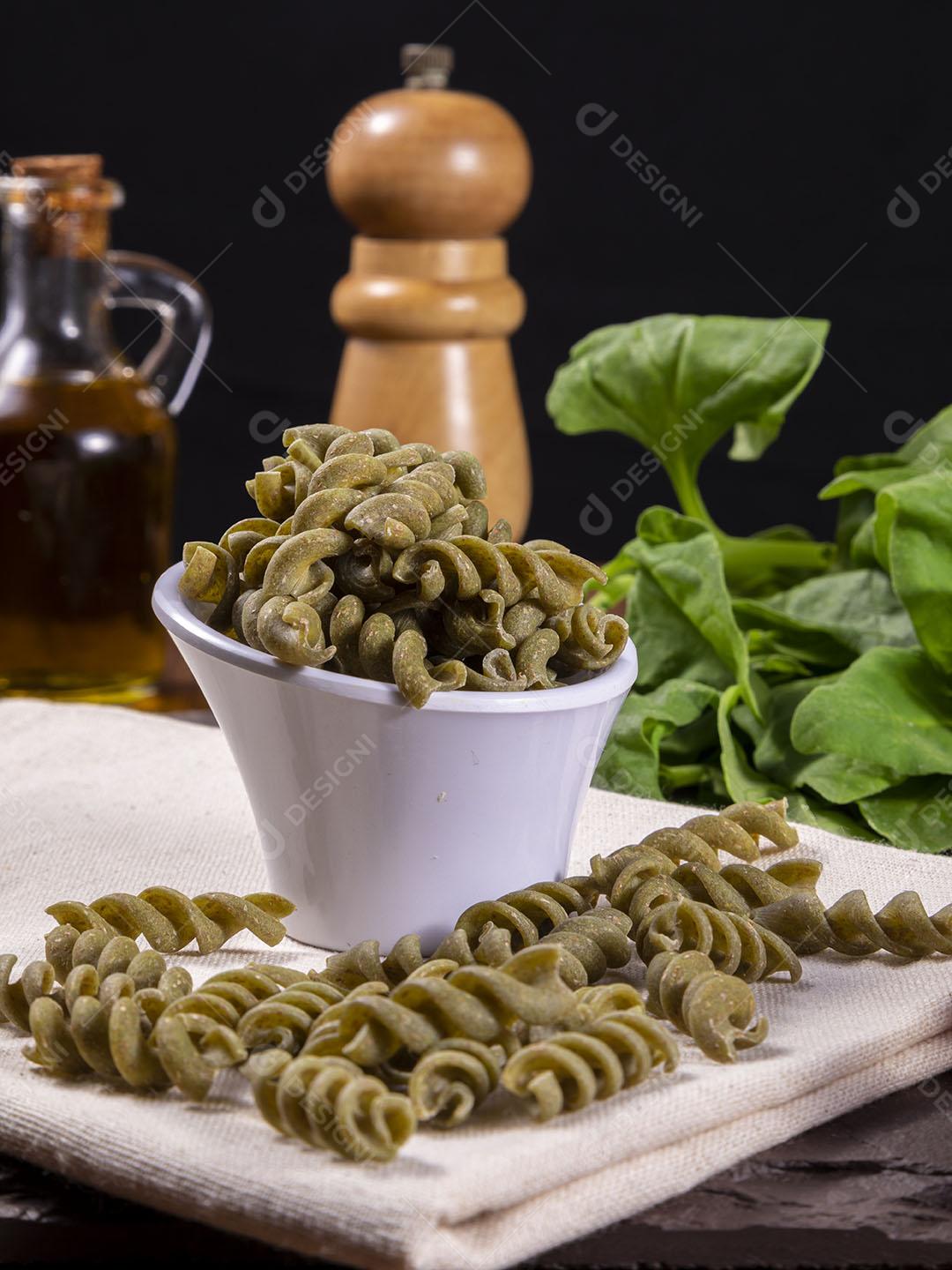 Vegetariano Macarrão Vegan De Espinafre Comida Saudável Imagem JPG