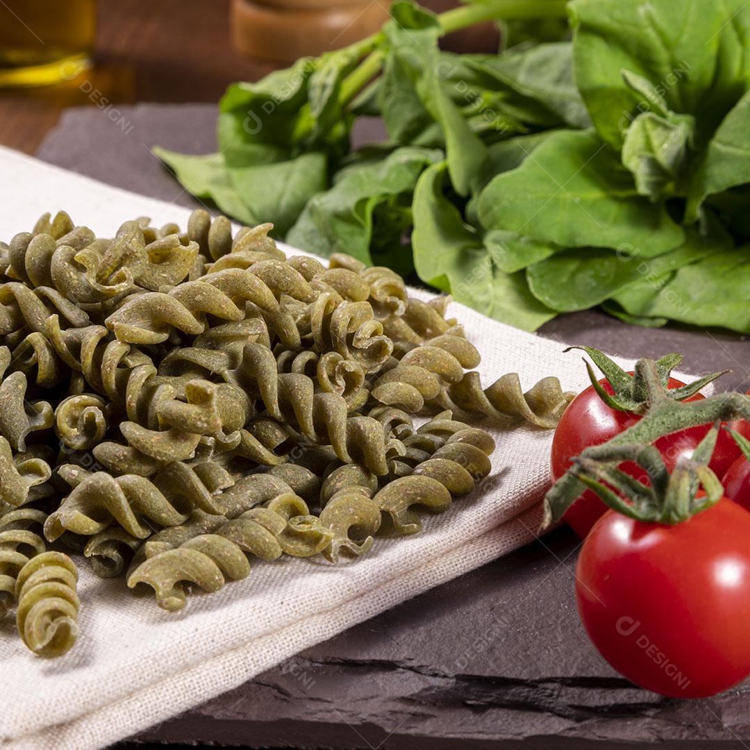 Vegetariano Macarrão Vegan De Espinafre Comida Saudável Imagem JPG