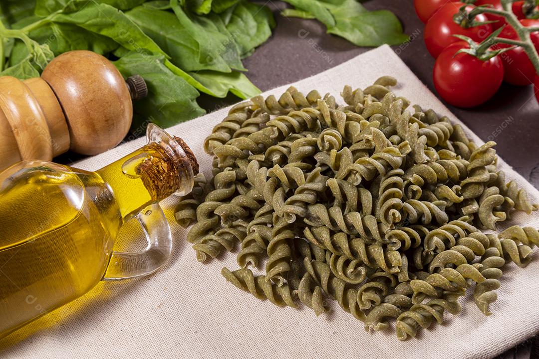 Vegetariano Macarrão Vegan De Espinafre Comida Saudável Imagem JPG