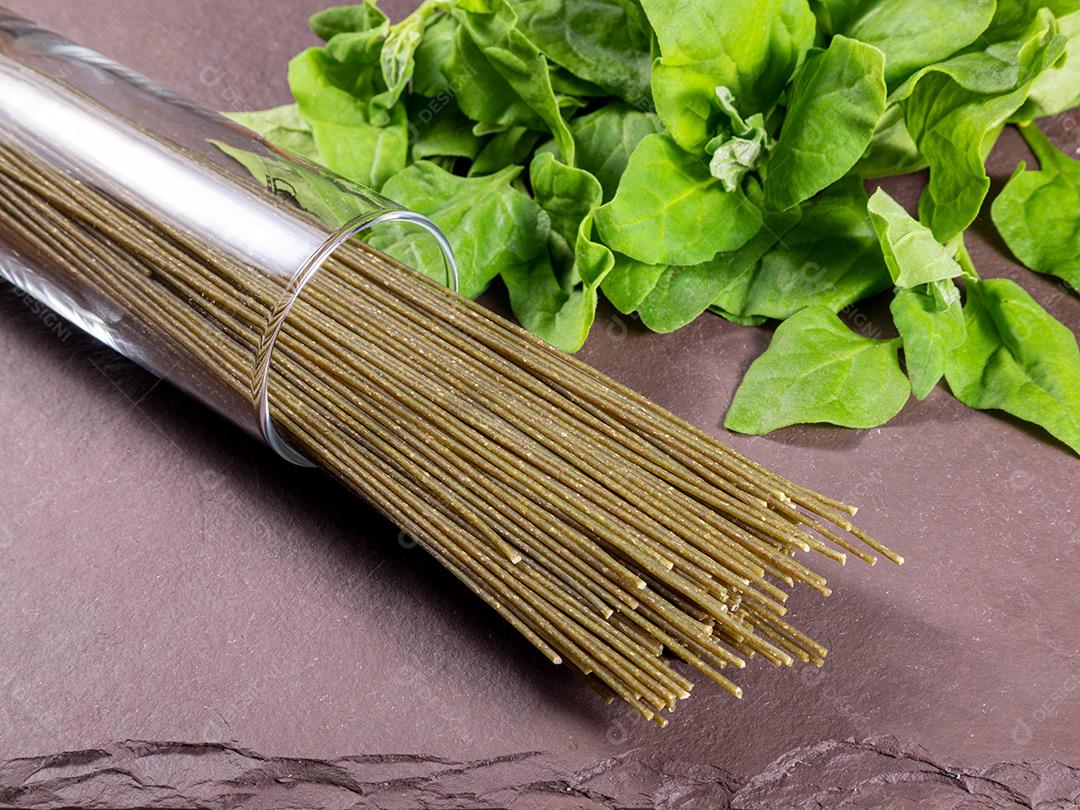 Vegetariano Macarrão Vegan De Espinafre Comida Saudável Imagem JPG