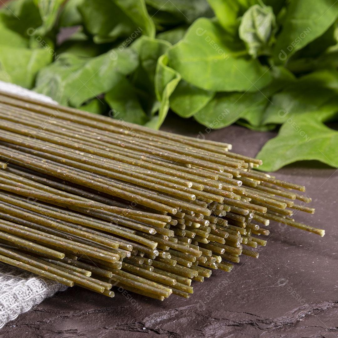 Vegetariano Macarrão Vegan De Espinafre Comida Saudável Imagem JPG