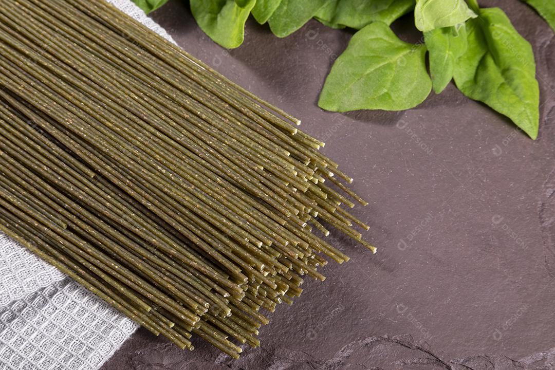 Vegetariano Macarrão Vegan De Espinafre Comida Saudável Imagem JPG