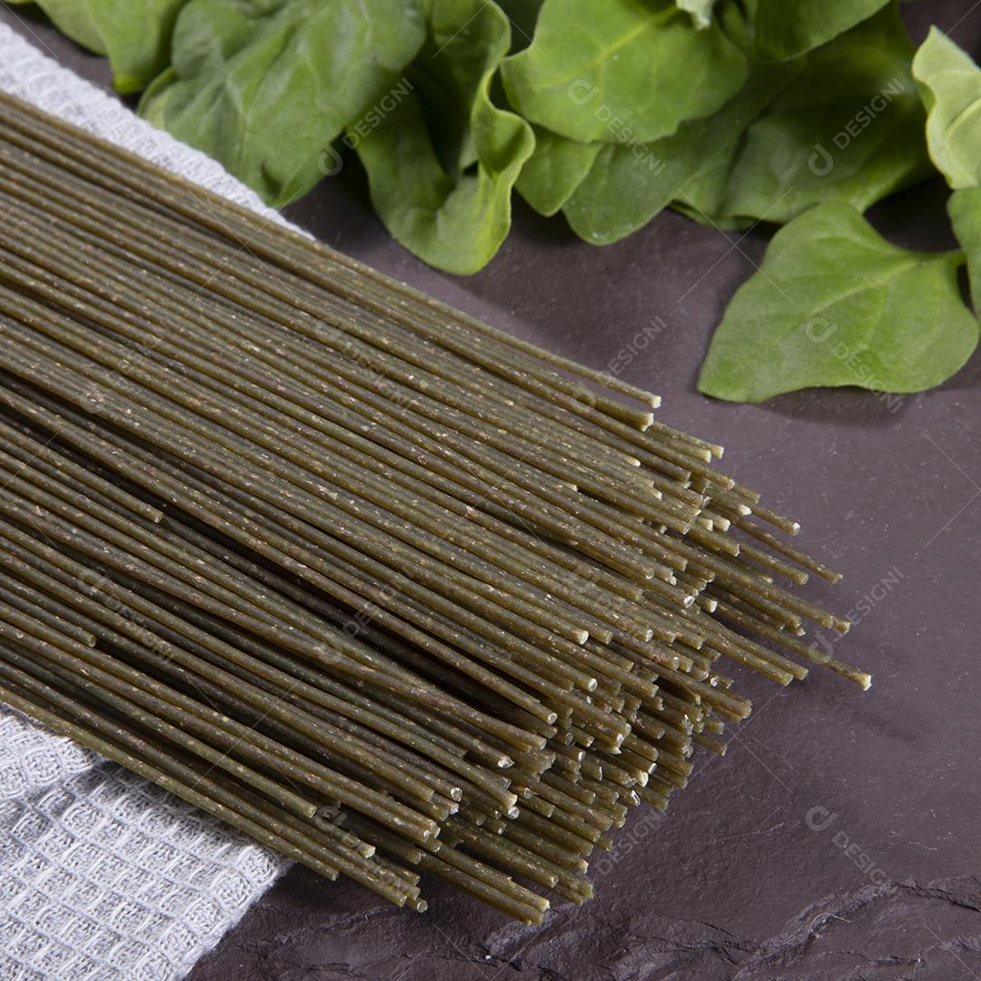 Vegetariano Macarrão Vegan De Espinafre Comida Saudável Imagem JPG