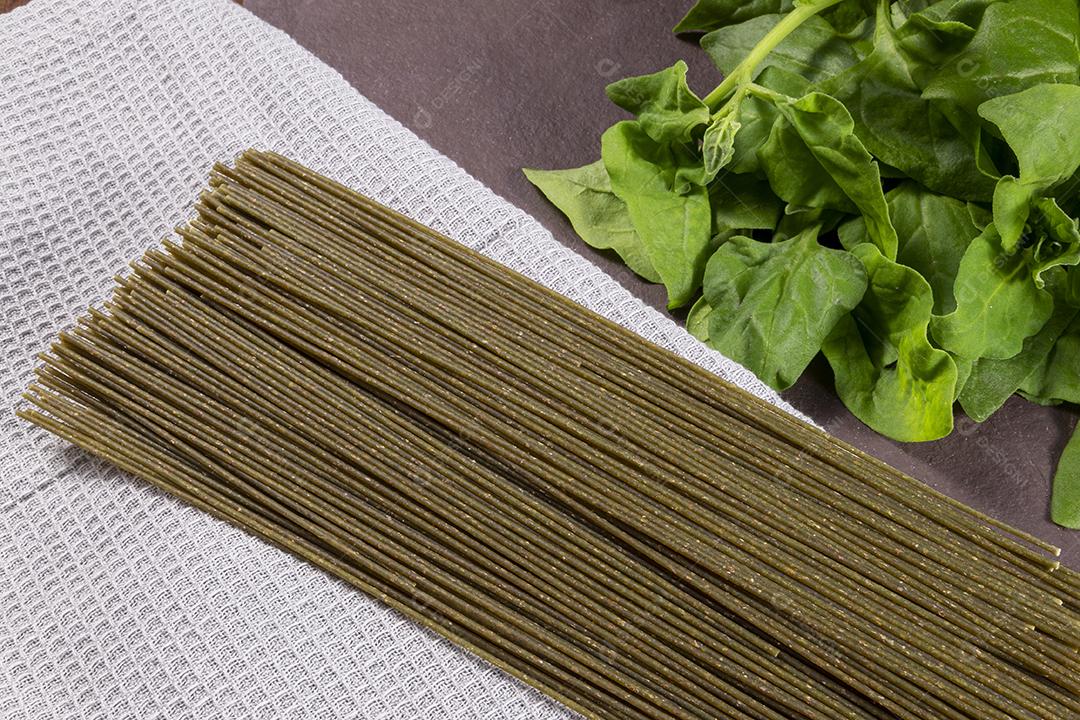 Vegetariano Macarrão Vegan De Espinafre Comida Saudável Imagem JPG
