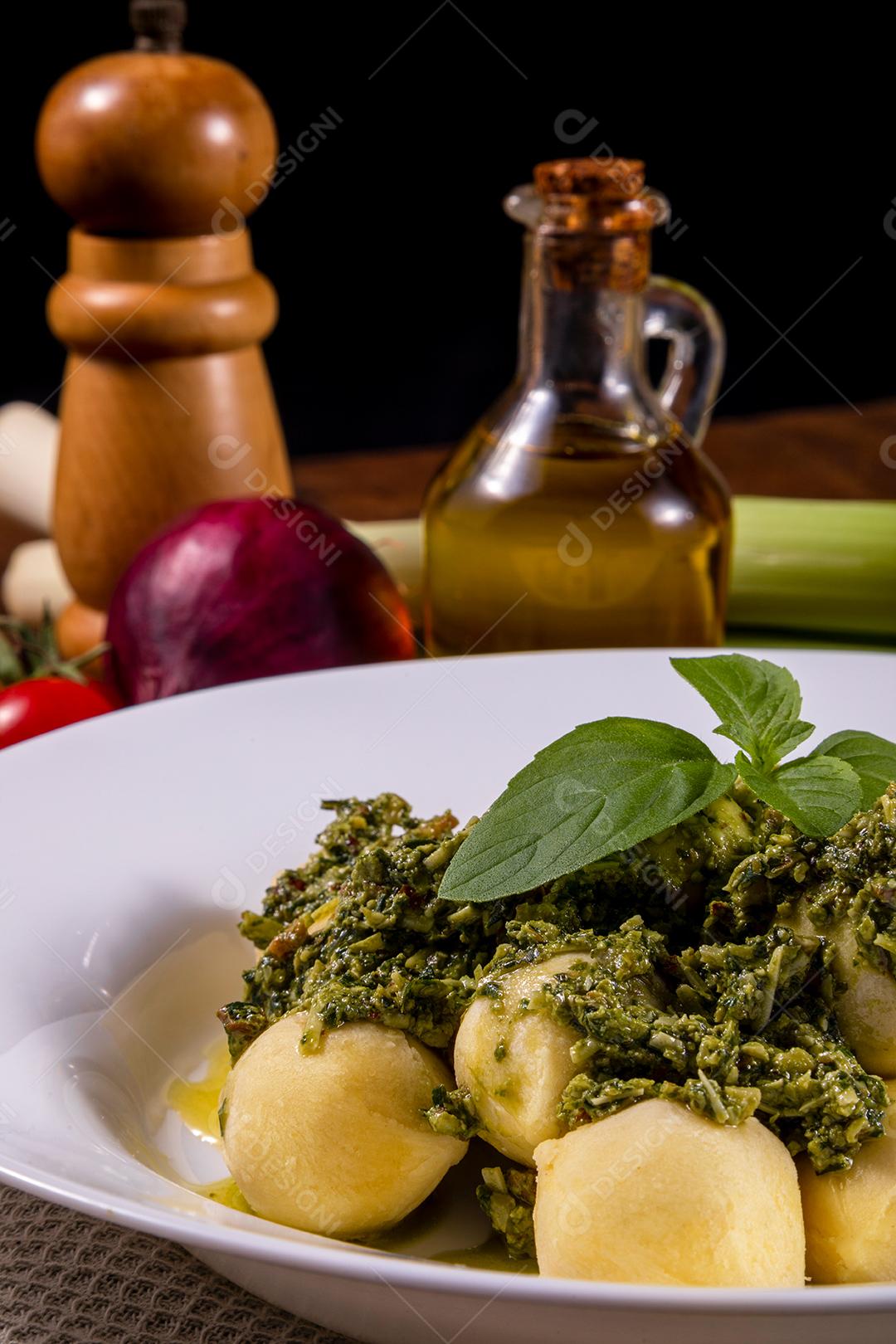 Restaurante Nhoque Vermelho E Bolonhesa Imagem JPG