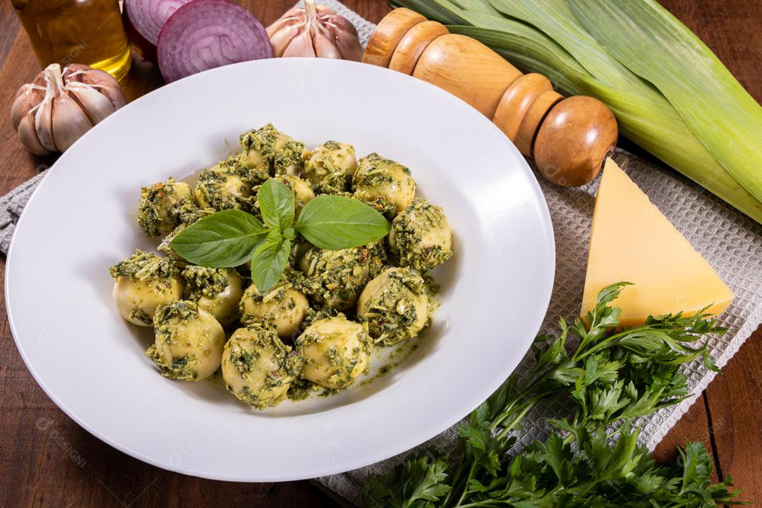 Restaurante Nhoque Vermelho E Bolonhesa Imagem JPG