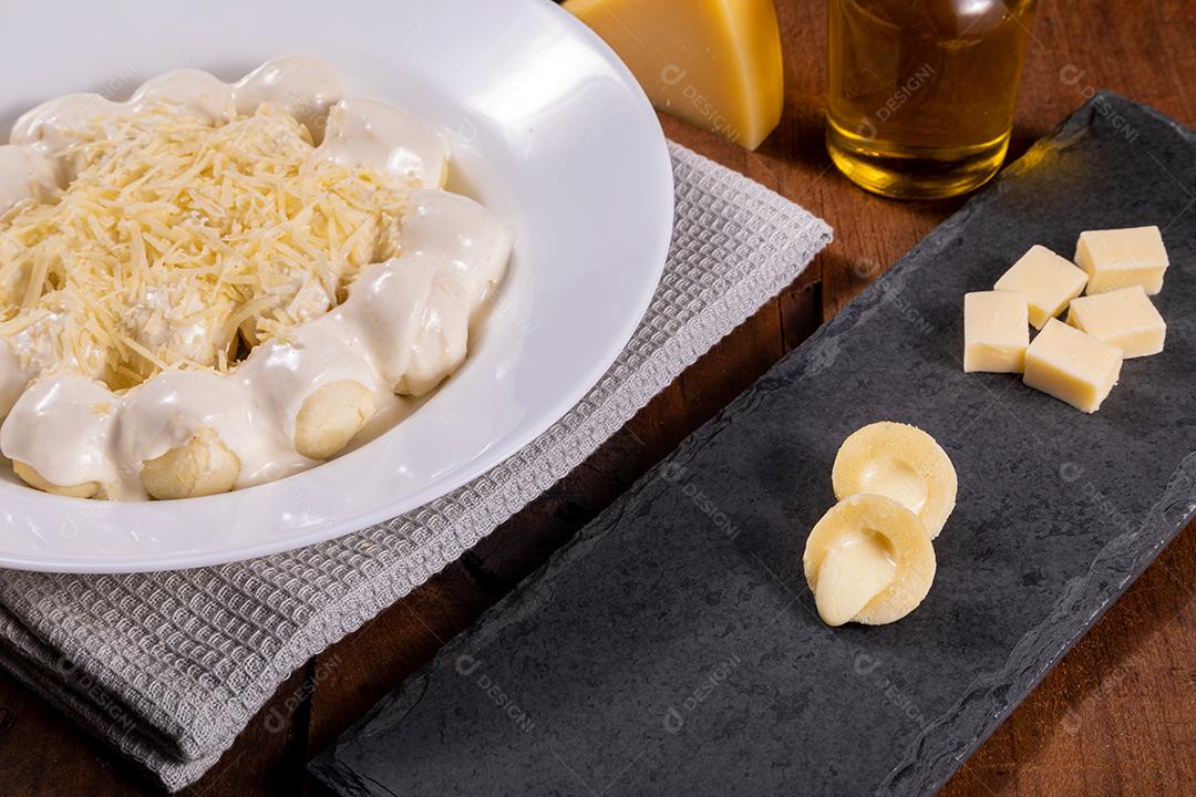 Restaurante Nhoque Vermelho E Bolonhesa Imagem JPG