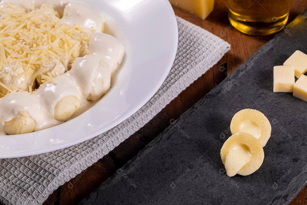 Restaurante Nhoque Vermelho E Bolonhesa Imagem JPG