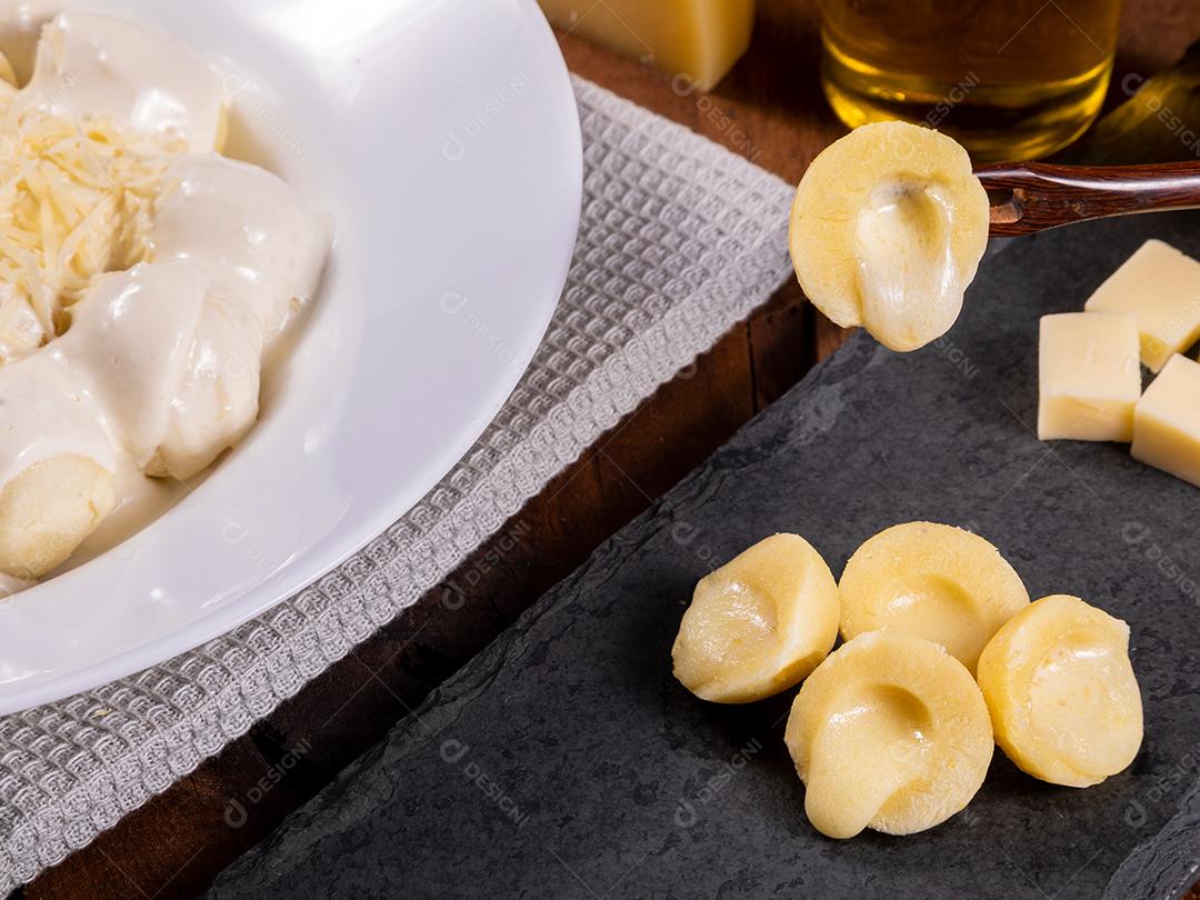 Restaurante Nhoque Vermelho E Bolonhesa Imagem JPG