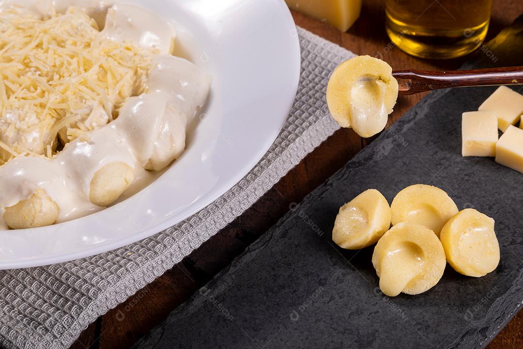 Restaurante Nhoque Vermelho E Bolonhesa Imagem JPG