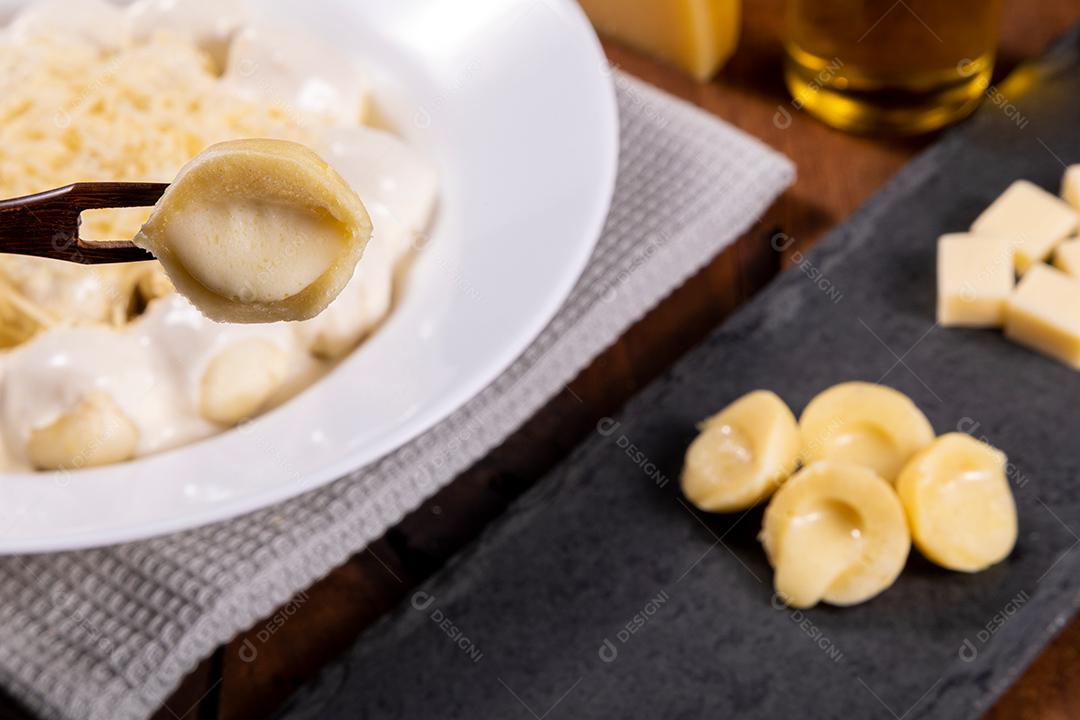 Restaurante Nhoque Vermelho E Bolonhesa Imagem JPG