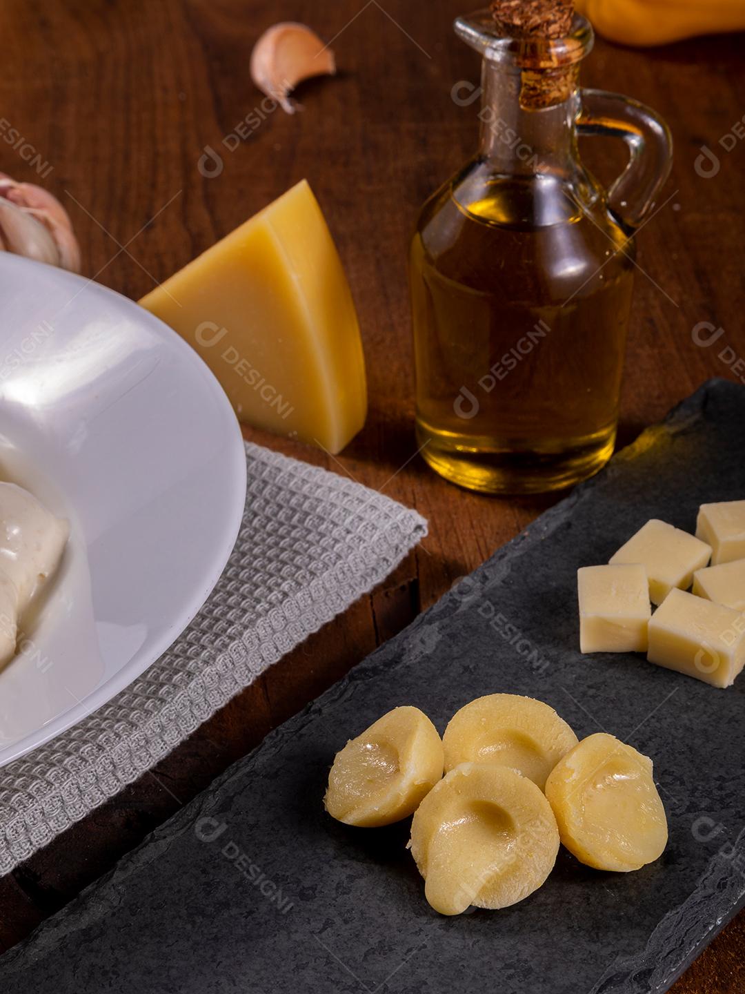Restaurante Nhoque Vermelho E Bolonhesa Imagem JPG