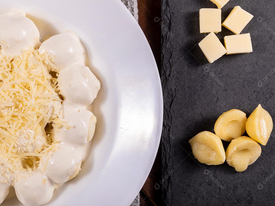 Restaurante Nhoque Vermelho E Bolonhesa Imagem JPG