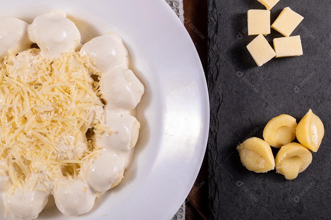 Restaurante Nhoque Vermelho E Bolonhesa Imagem JPG