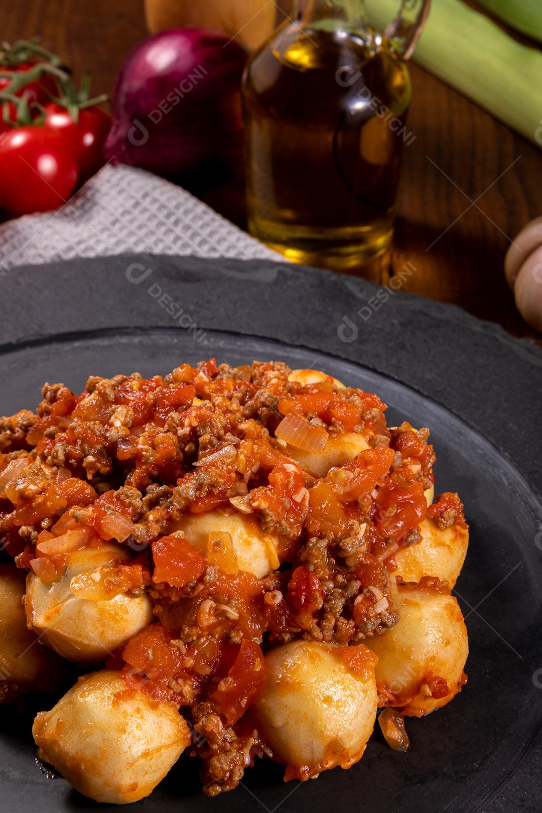 Restaurante Nhoque Vermelho E Bolonhesa Imagem JPG