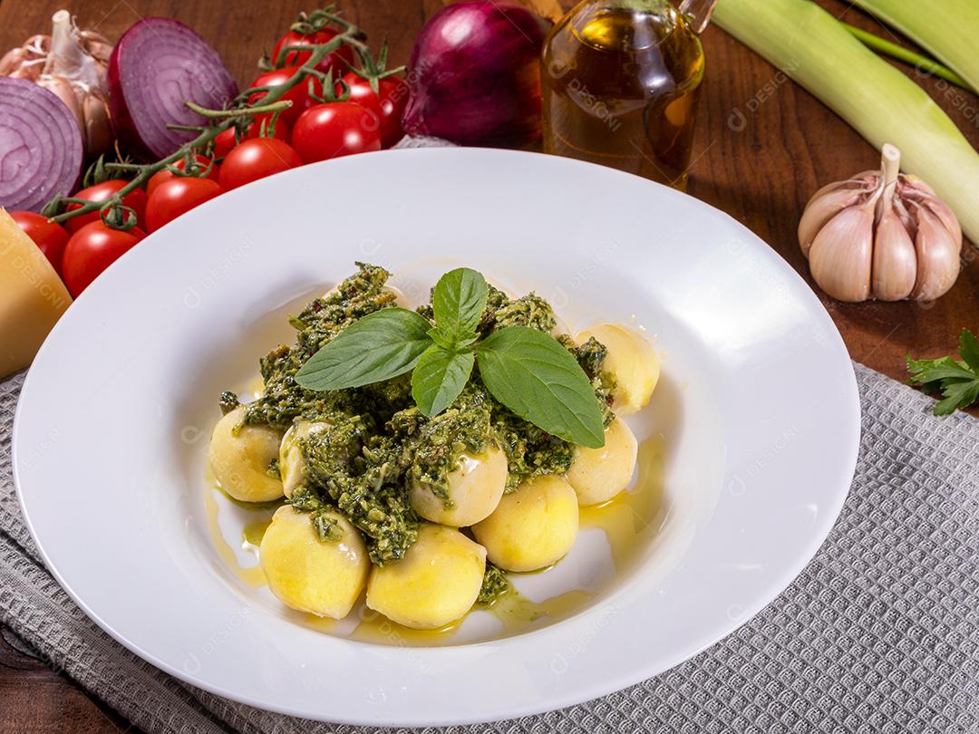 Restaurante Nhoque Vermelho E Bolonhesa Imagem JPG