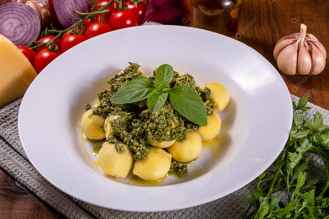 Restaurante Nhoque Vermelho E Bolonhesa Imagem JPG