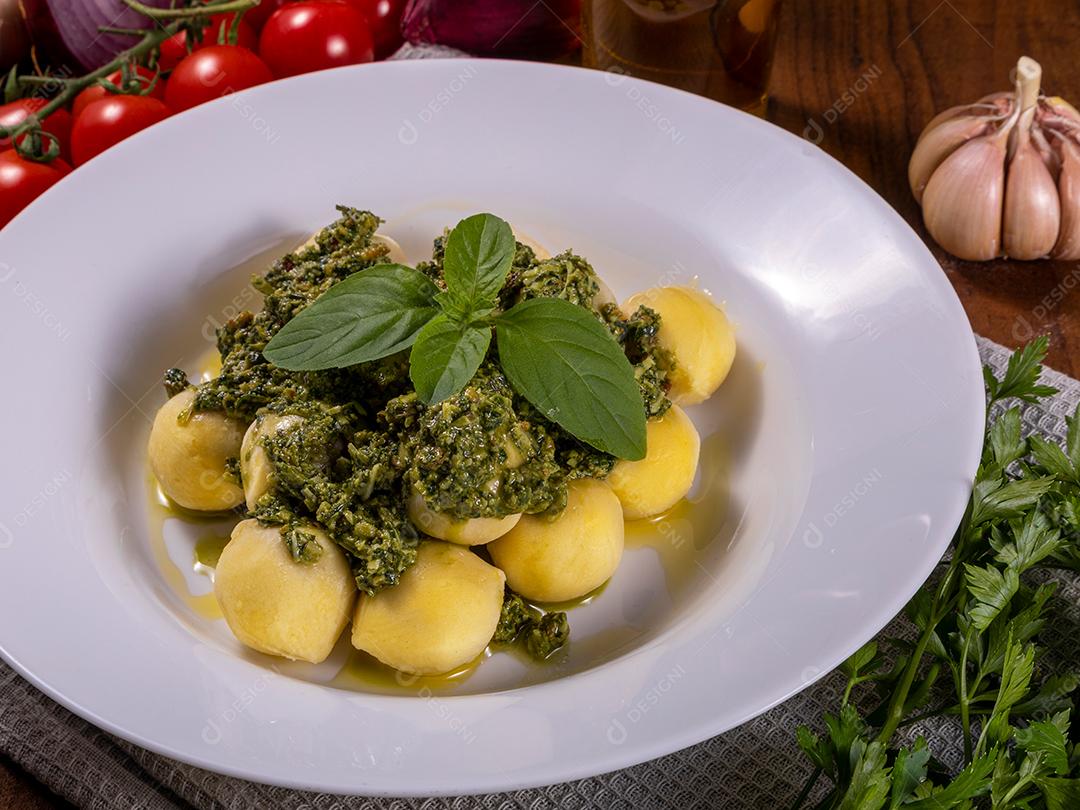 Restaurante Nhoque Vermelho E Bolonhesa Imagem JPG