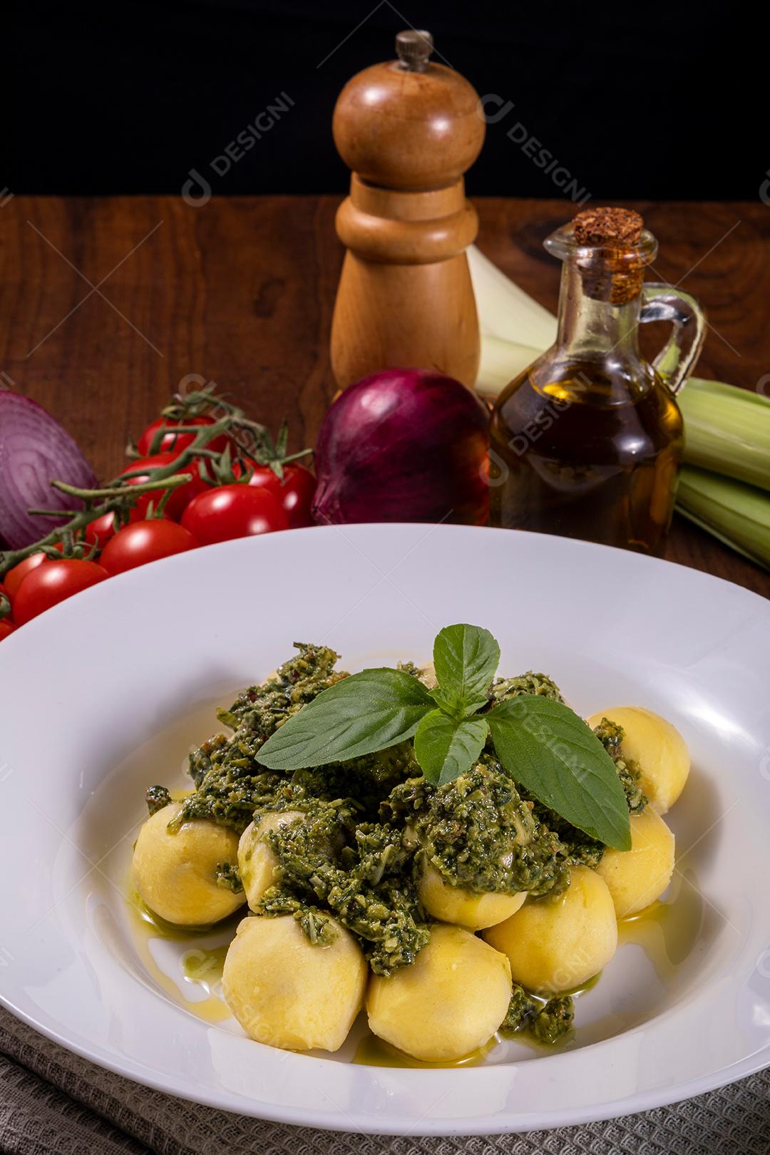 Restaurante Nhoque Vermelho E Bolonhesa Imagem JPG