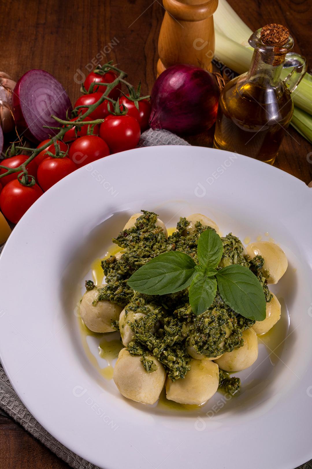 Restaurante Nhoque Vermelho E Bolonhesa Imagem JPG