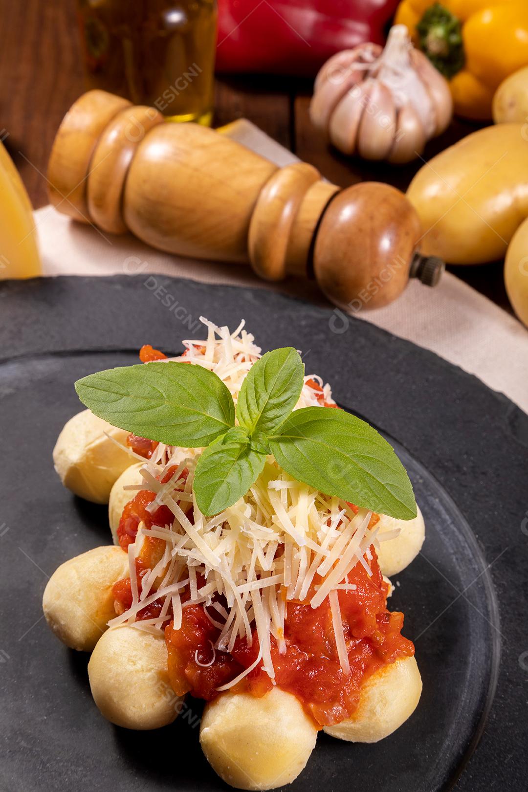 Restaurante Nhoque Vermelho E Bolonhesa Imagem JPG