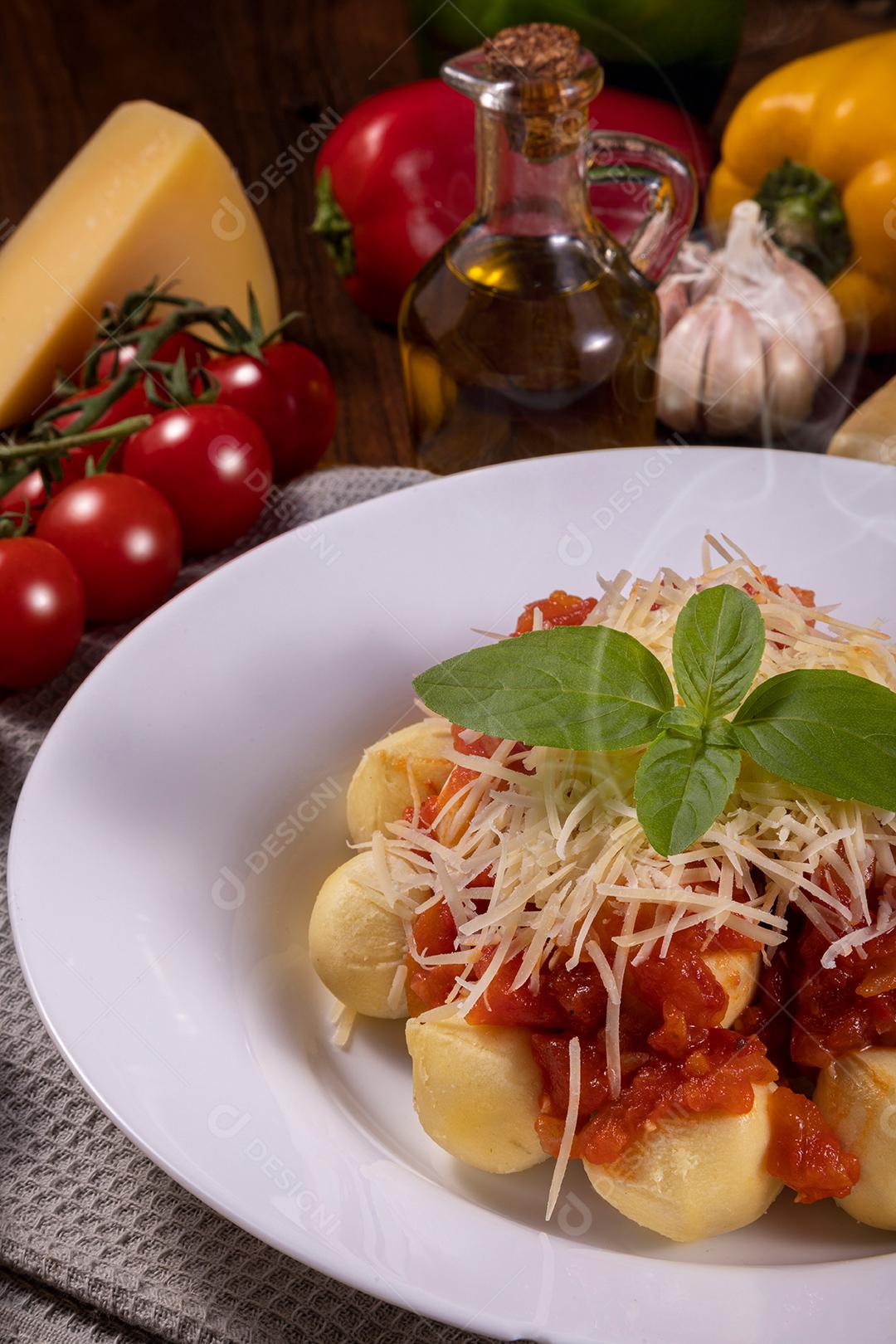 Restaurante Nhoque Vermelho E Bolonhesa Imagem JPG