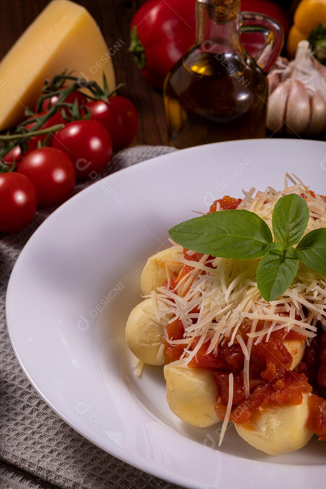 Restaurante Nhoque Vermelho E Bolonhesa Imagem JPG